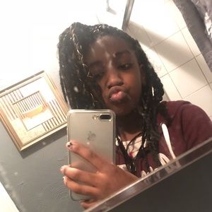 Meet your Posher, Zynae